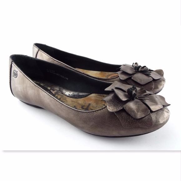 BORN Pewter Silver Flower Ballet Flats 6.5 - Picture 1 of 8